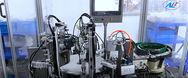 8791621320291984.jpg 關于我們內頁2.jpg